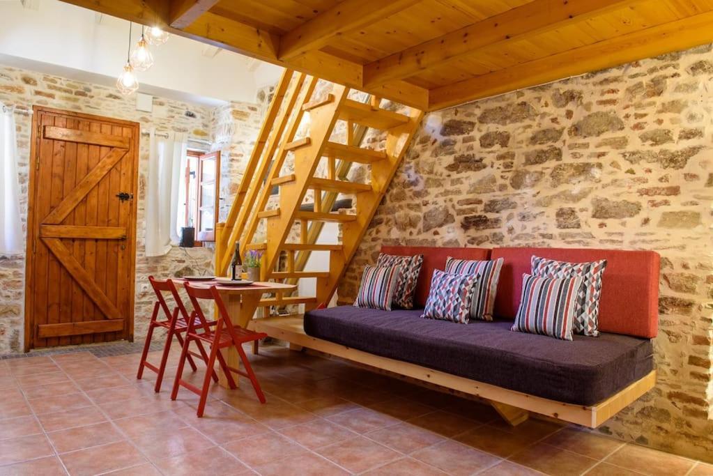 Lavrio Stone House 5 Min From The Centre/Port Appartement Buitenkant foto